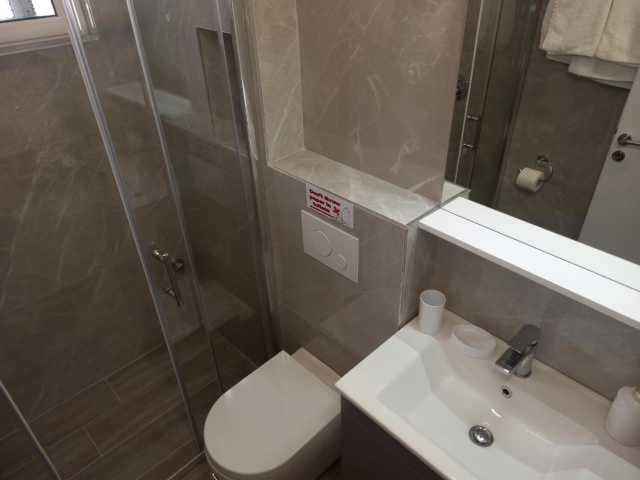 Kosta Apartments Sarandë Habitación foto